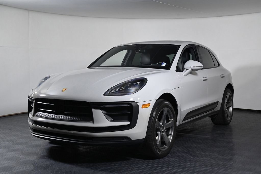 Certified 2023 Porsche Macan AWD/4WD image 1