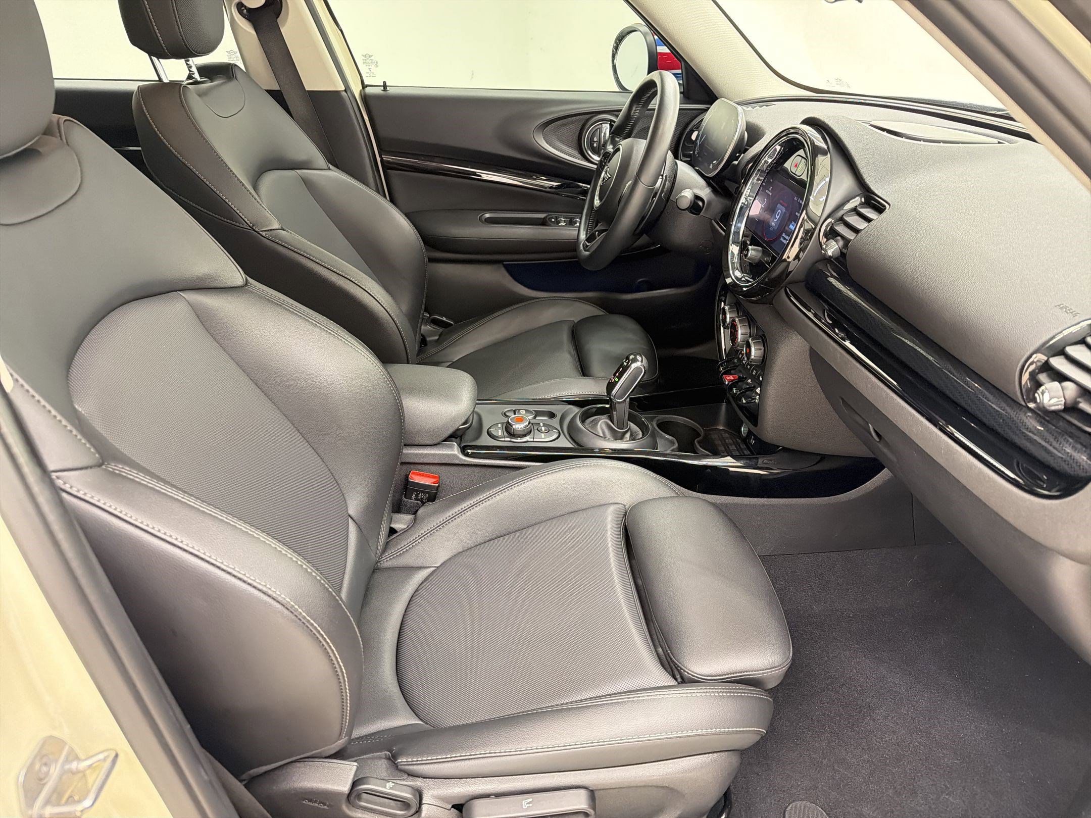 Used 2022 MINI Cooper Clubman S image 28