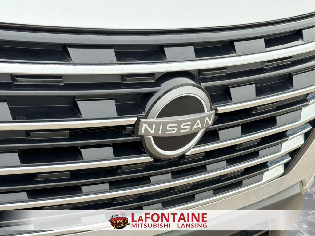 Used 2025 Nissan Rogue SV image 28