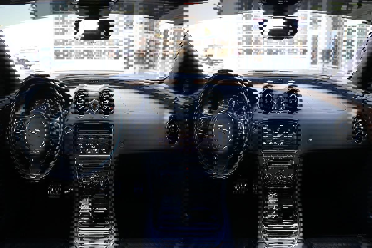 Used 2019 Jaguar XJ L Portfolio image 13