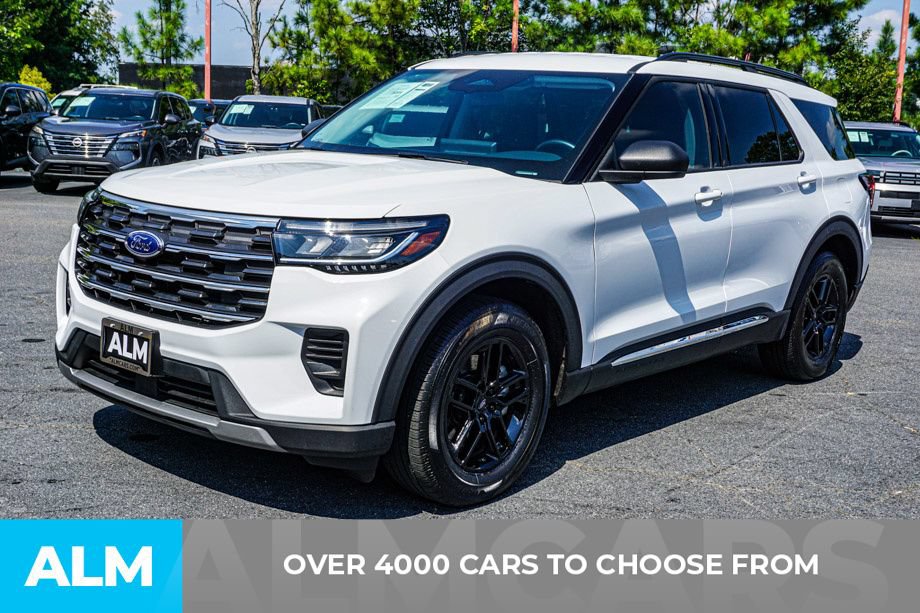Used 2025 Ford Explorer Active RWD image 2
