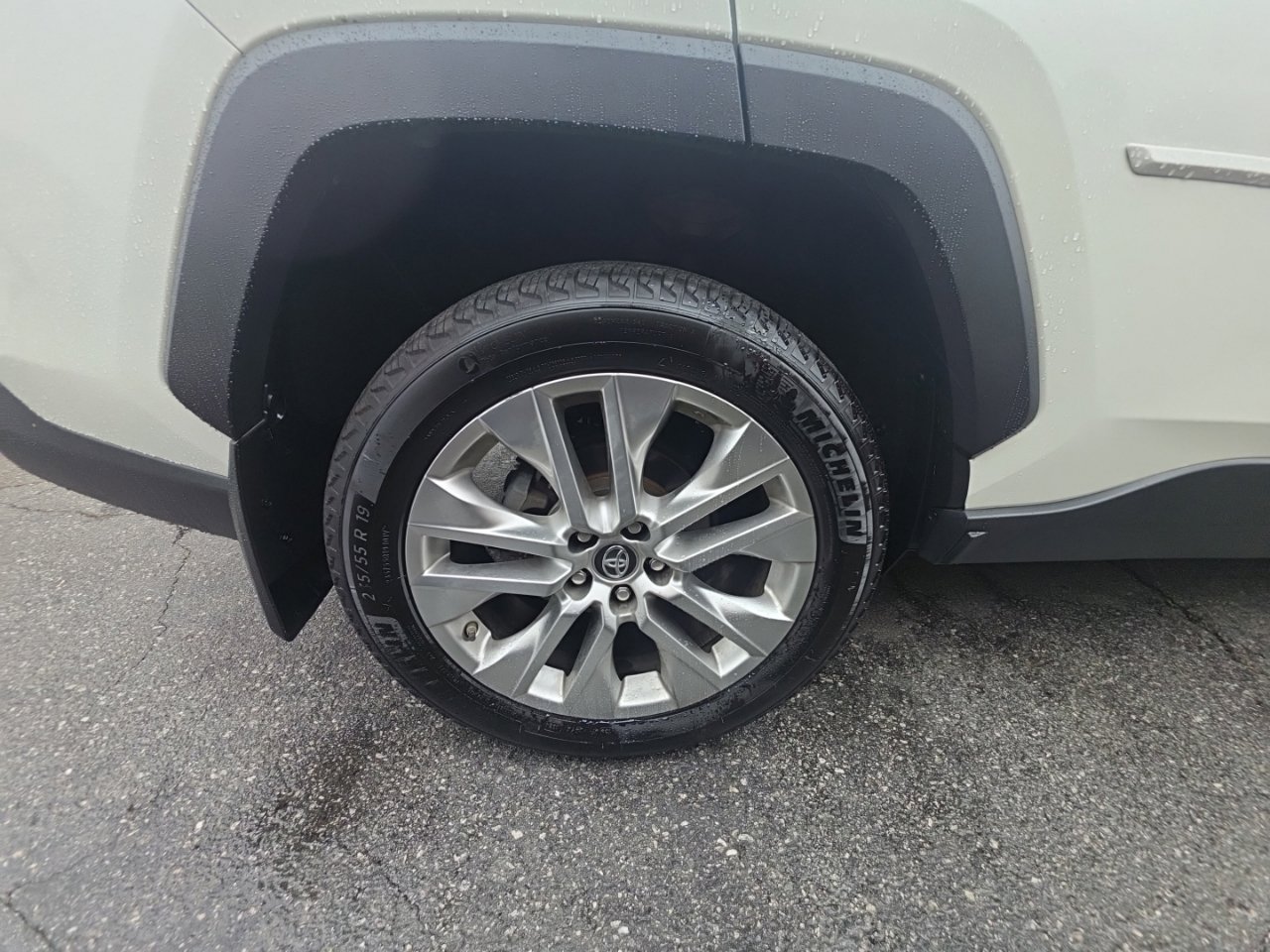 Used 2019 Toyota RAV4 Limited w/ Cold Weather Package AWD/4WD image 10