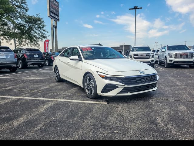 Used 2025 Hyundai Elantra SEL FWD image 6
