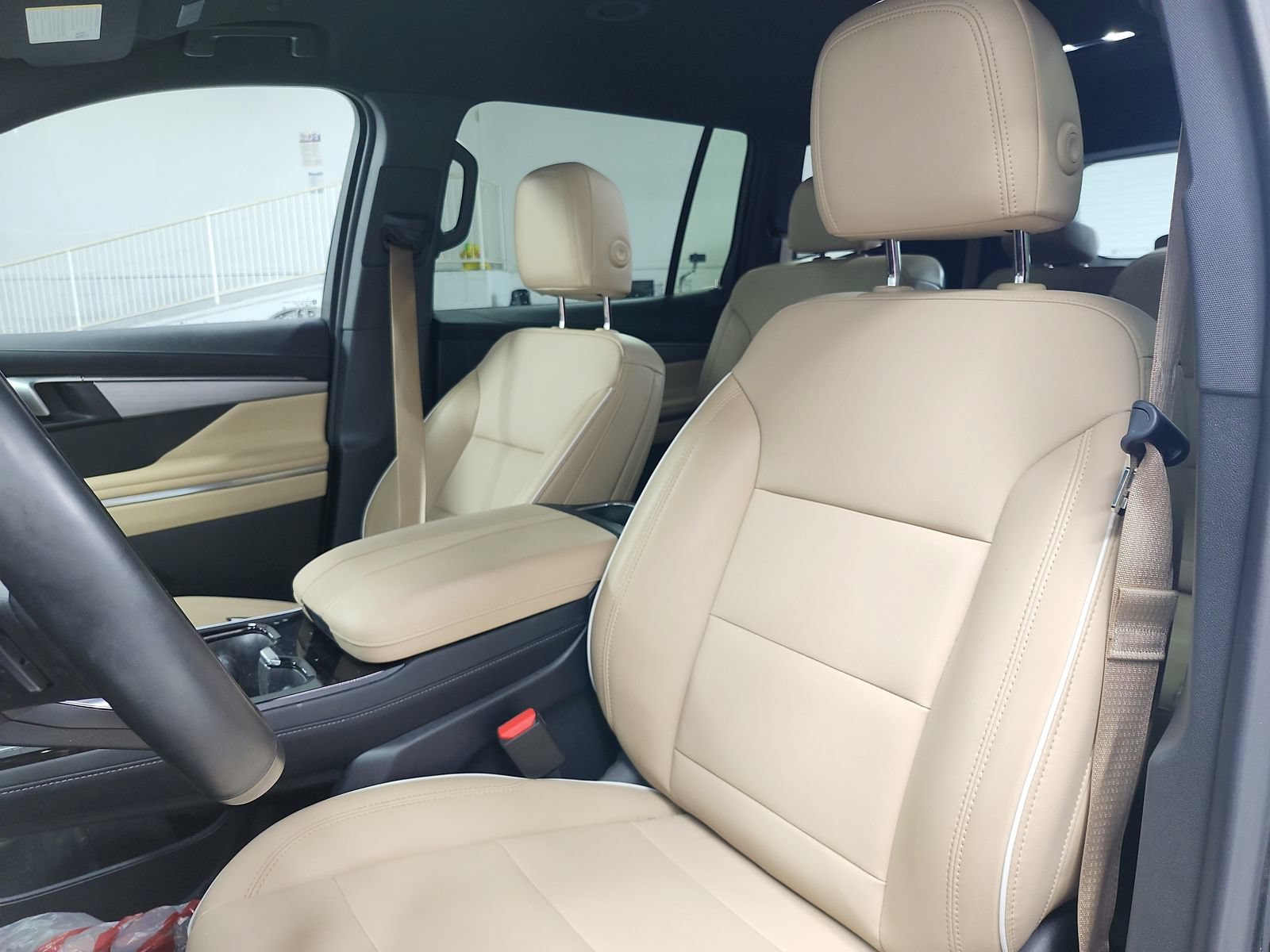 Used 2025 Buick Enclave Preferred w/ Power Package FWD image 10