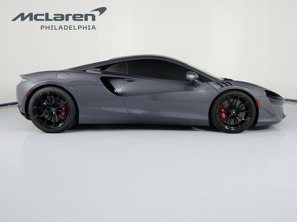Used 2023 McLaren Artura image 4