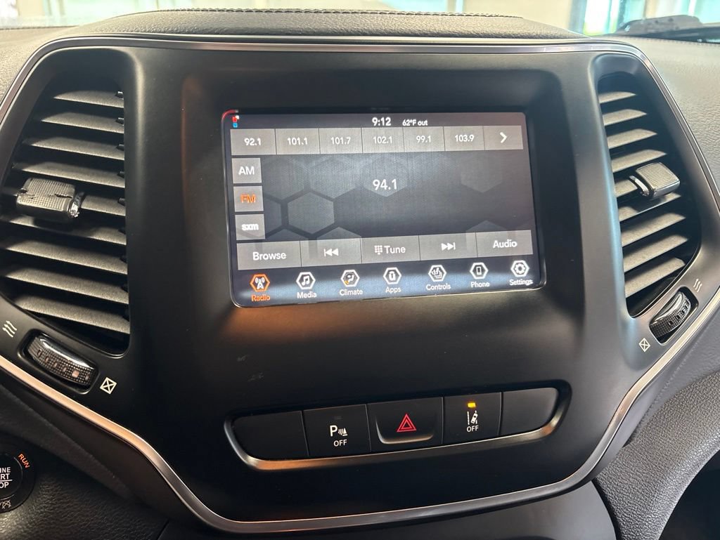 Used 2021 Jeep Cherokee Latitude Plus FWD image 18