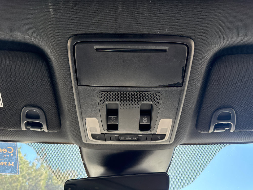 Certified 2025 Honda Pilot Black Edition image 28