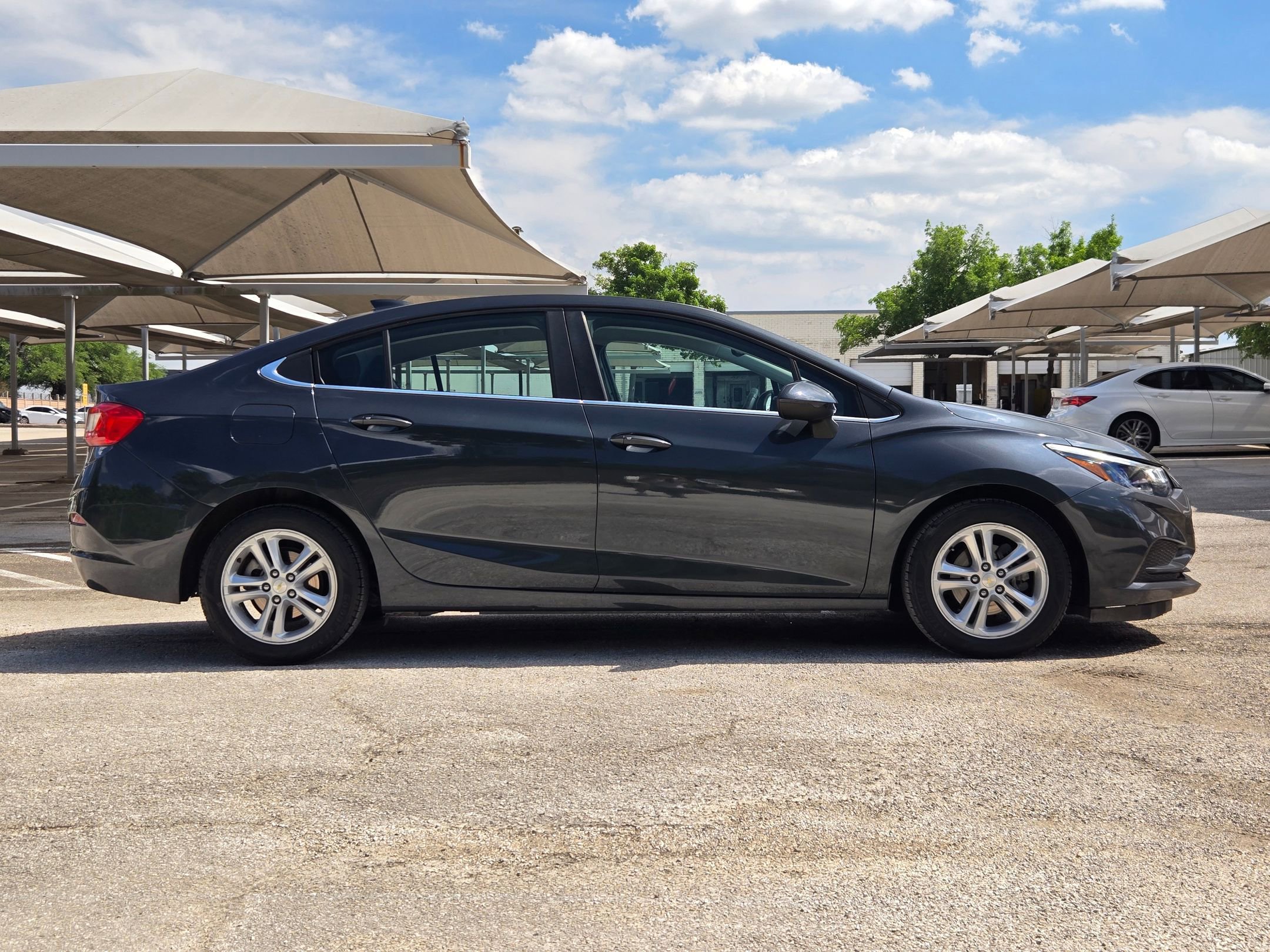 Used 2017 Chevrolet Cruze LT w/ Convenience Package FWD image 3