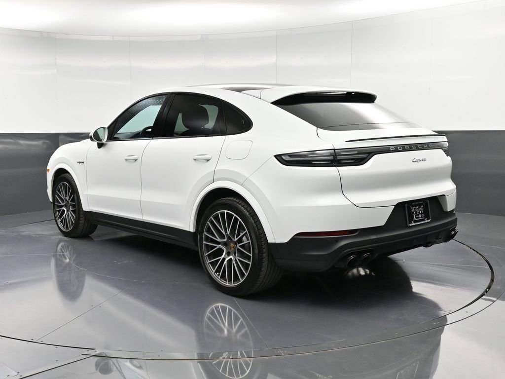 Certified 2022 Porsche Cayenne E-Hybrid Coupe AWD/4WD image 3