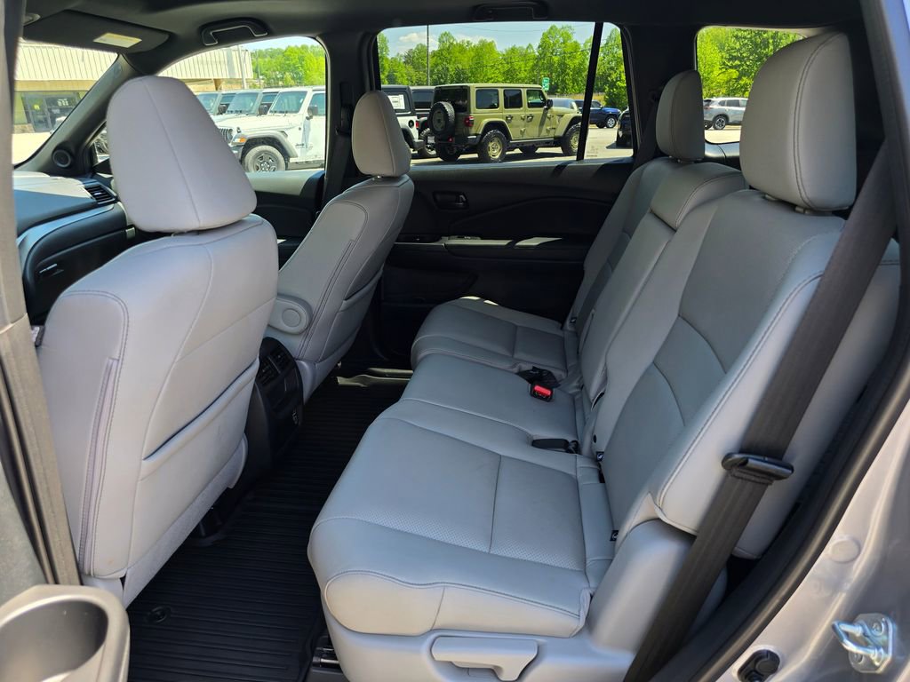 Used 2023 Honda Passport EX-L image 12