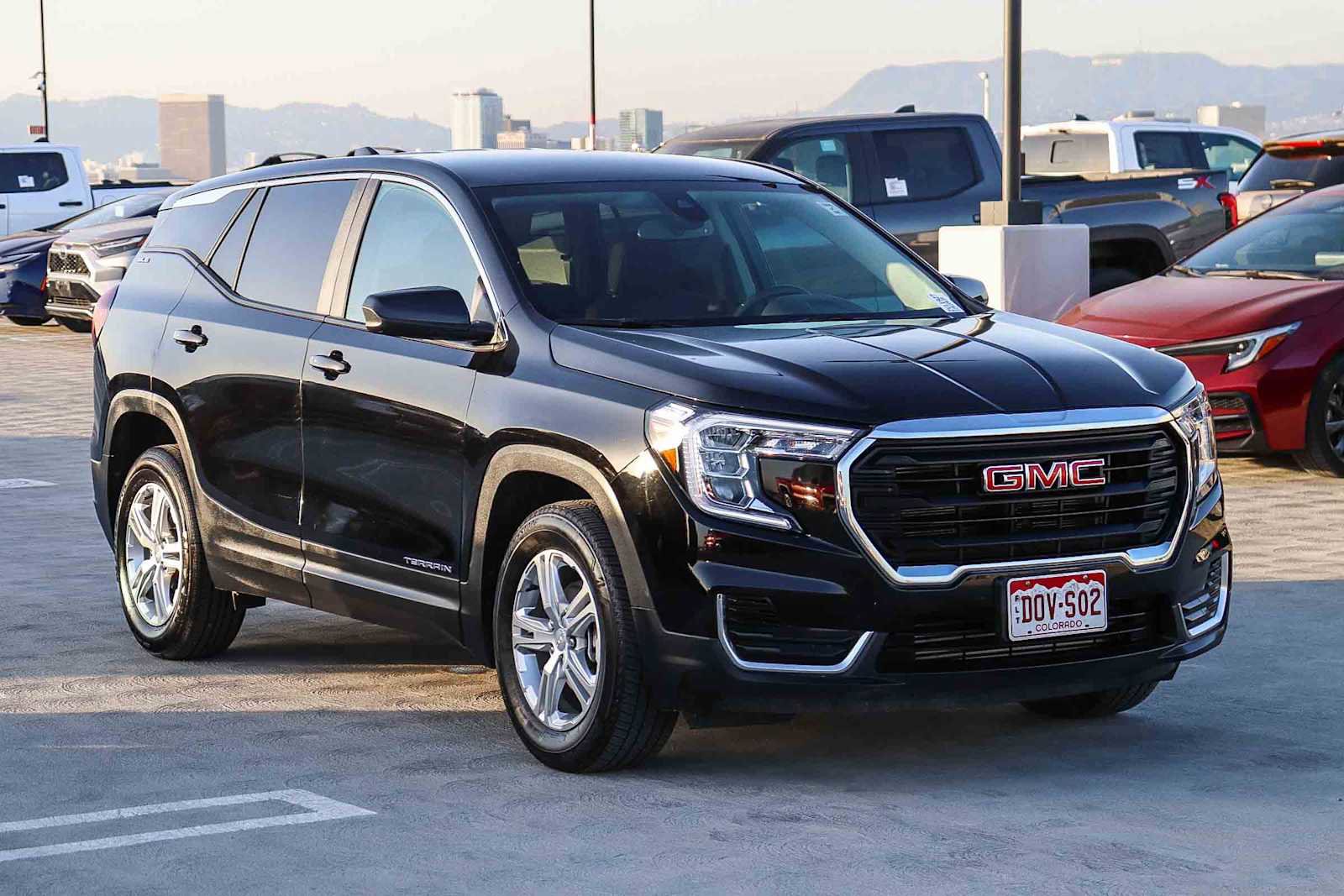 Used 2024 GMC Terrain SLE image 3