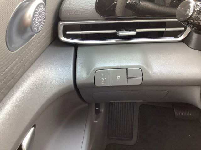 Certified 2024 Hyundai Elantra SEL FWD image 19