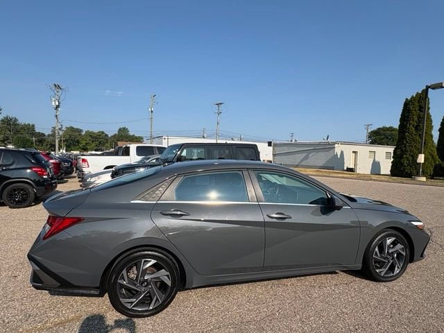 Used 2024 Hyundai Elantra Limited FWD image 6