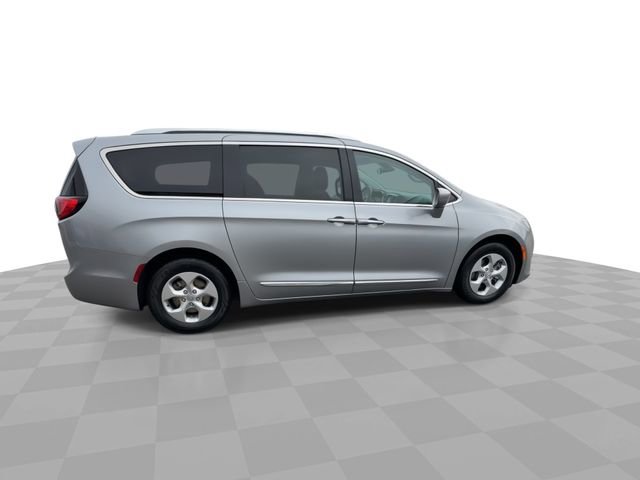 Used 2018 Chrysler Pacifica Touring-L image 8