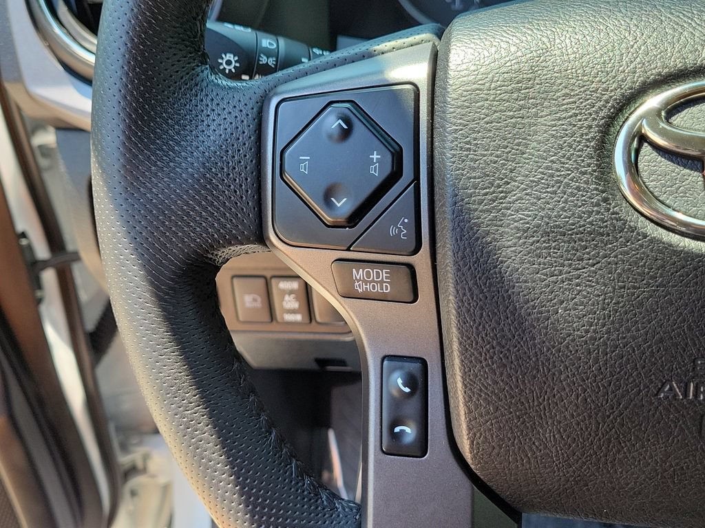 Used 2022 Toyota Tacoma TRD Off-Road w/ Technology Package AWD/4WD image 26