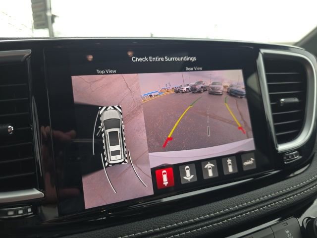 Used 2026 Chrysler Pacifica Premium image 26