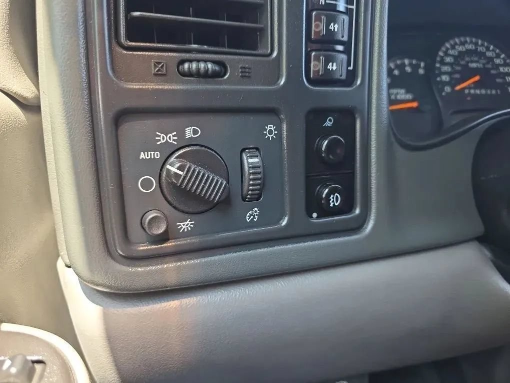 Used 2006 Chevrolet Avalanche Z71 w/ Preferred Equipment Group AWD/4WD image 27