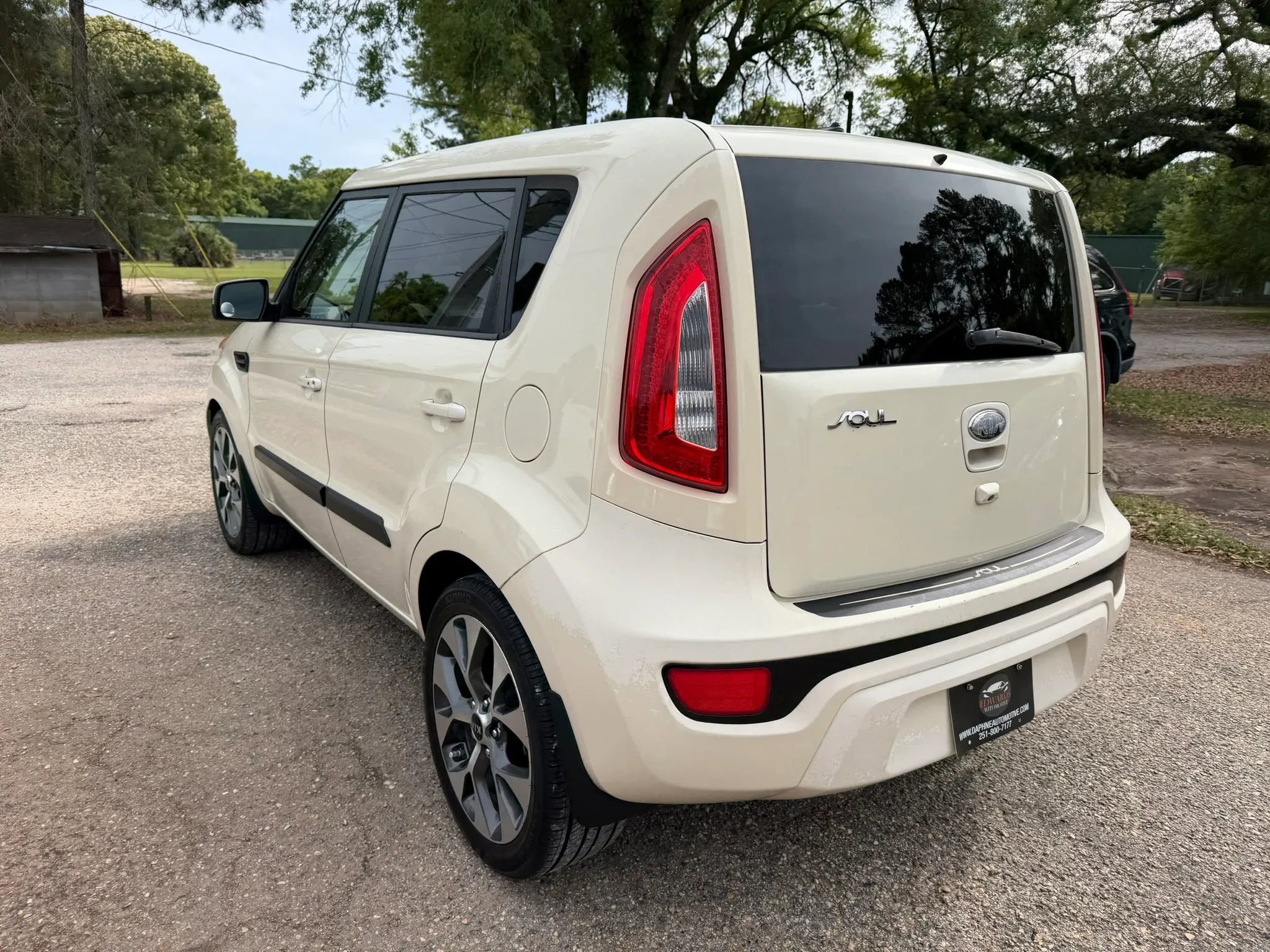 Used 2013 Kia Soul ! w/ Premium Pkg image 7