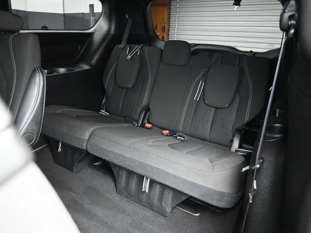 Used 2024 Chrysler Pacifica Touring image 43