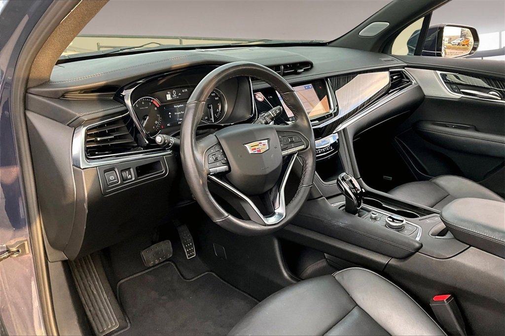 Used 2025 Cadillac XT6 Premium Luxury image 13