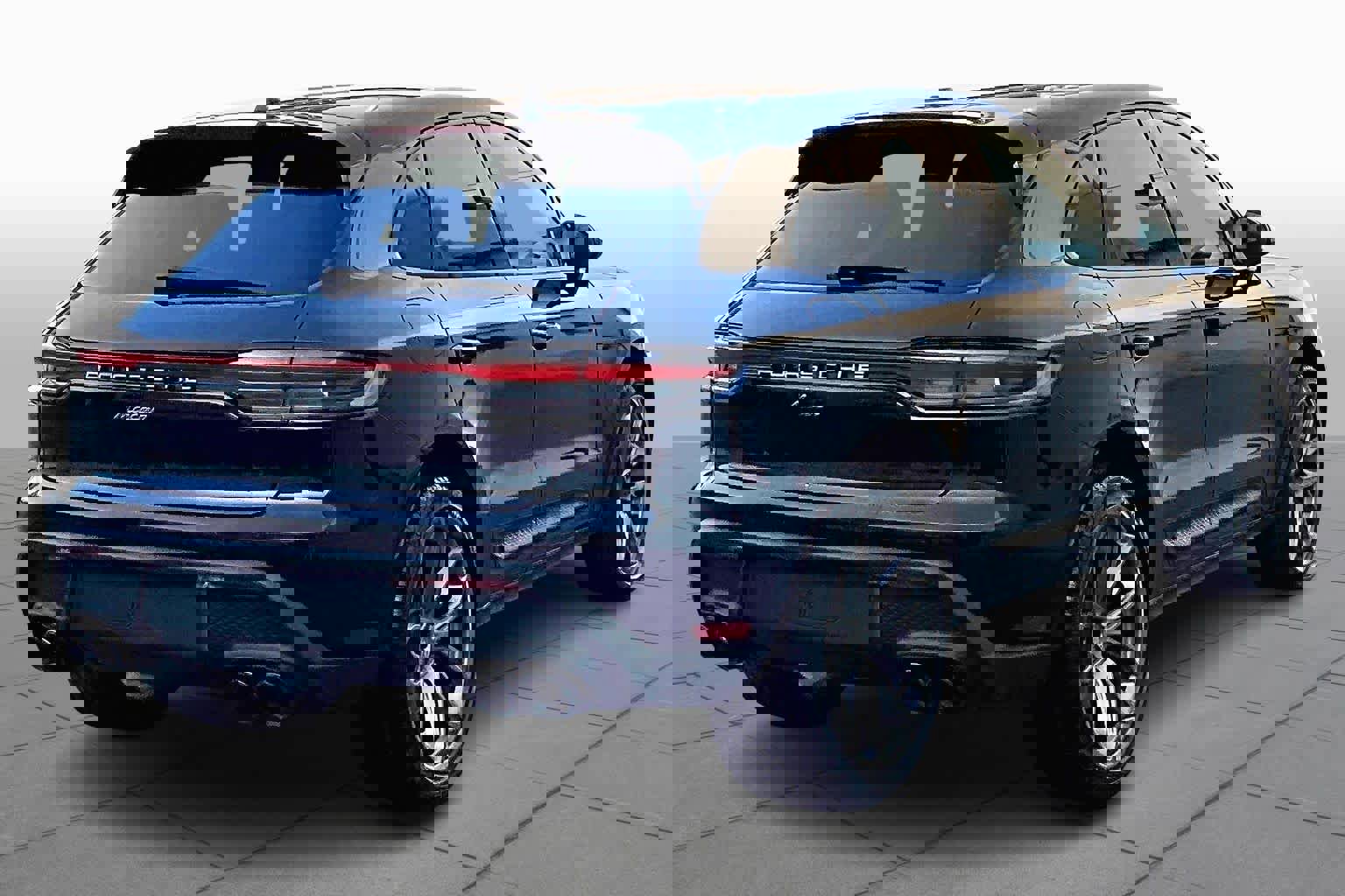 Used 2022 Porsche Macan image 12