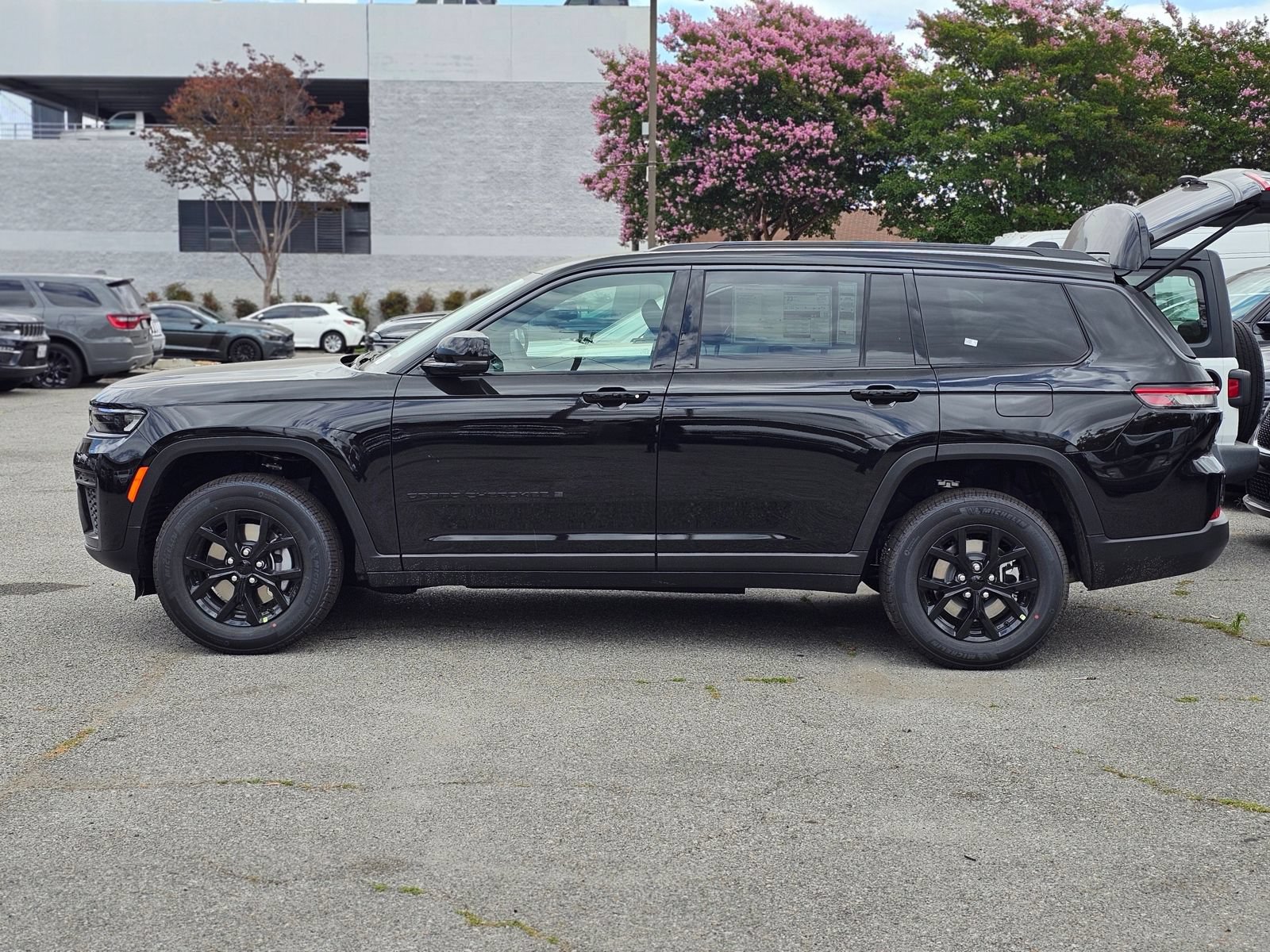 New 2026 Jeep Grand Cherokee L Altitude RWD image 4