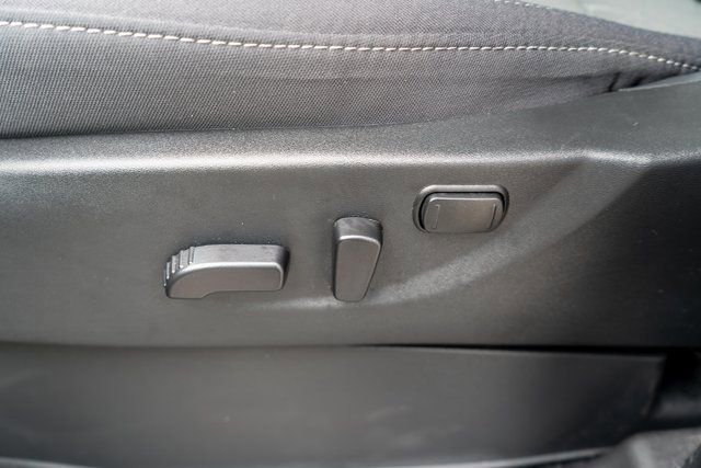 Certified 2025 Nissan Frontier SV image 18