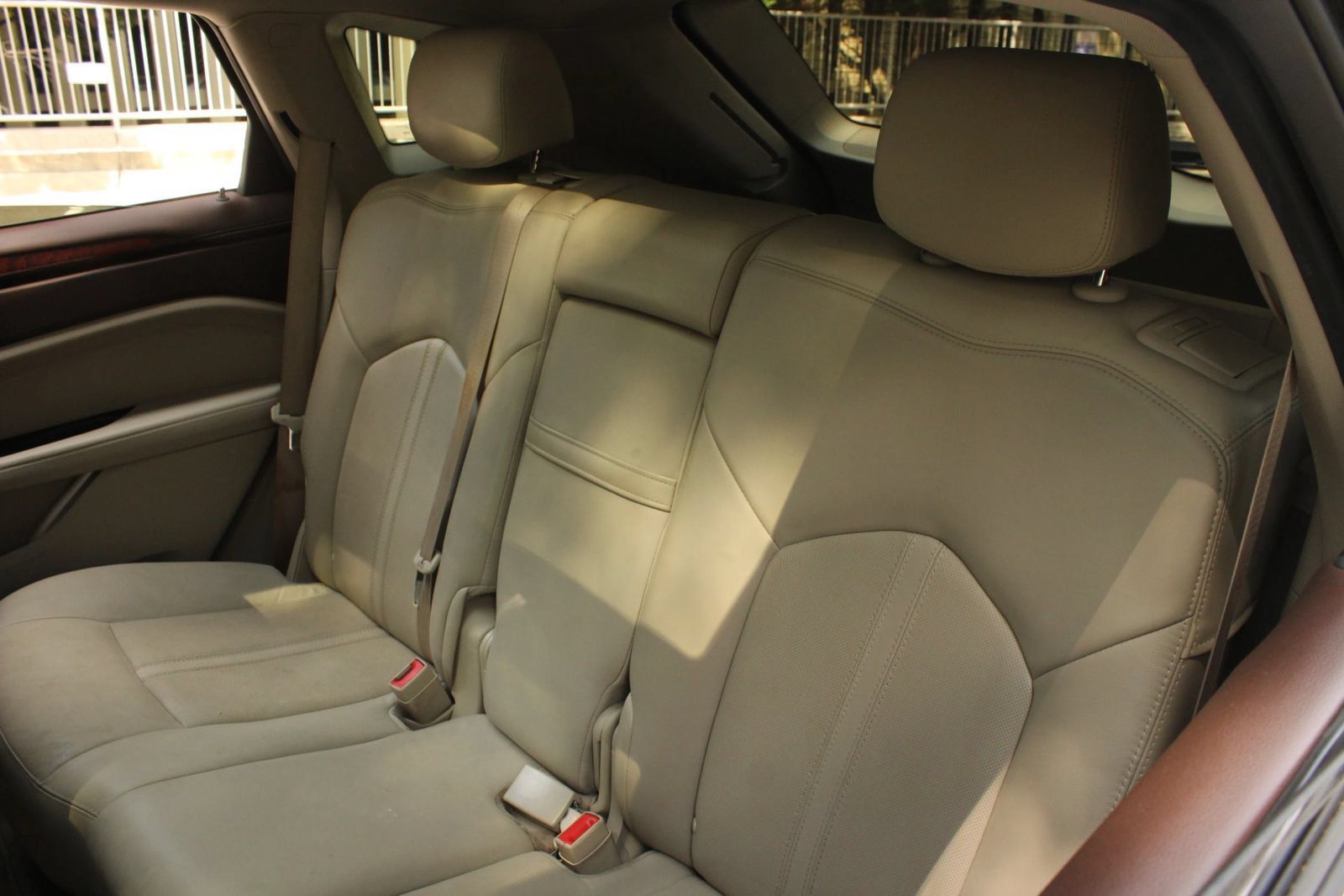 Used 2015 Cadillac SRX Luxury w/ Driver Awareness Package AWD/4WD image 18