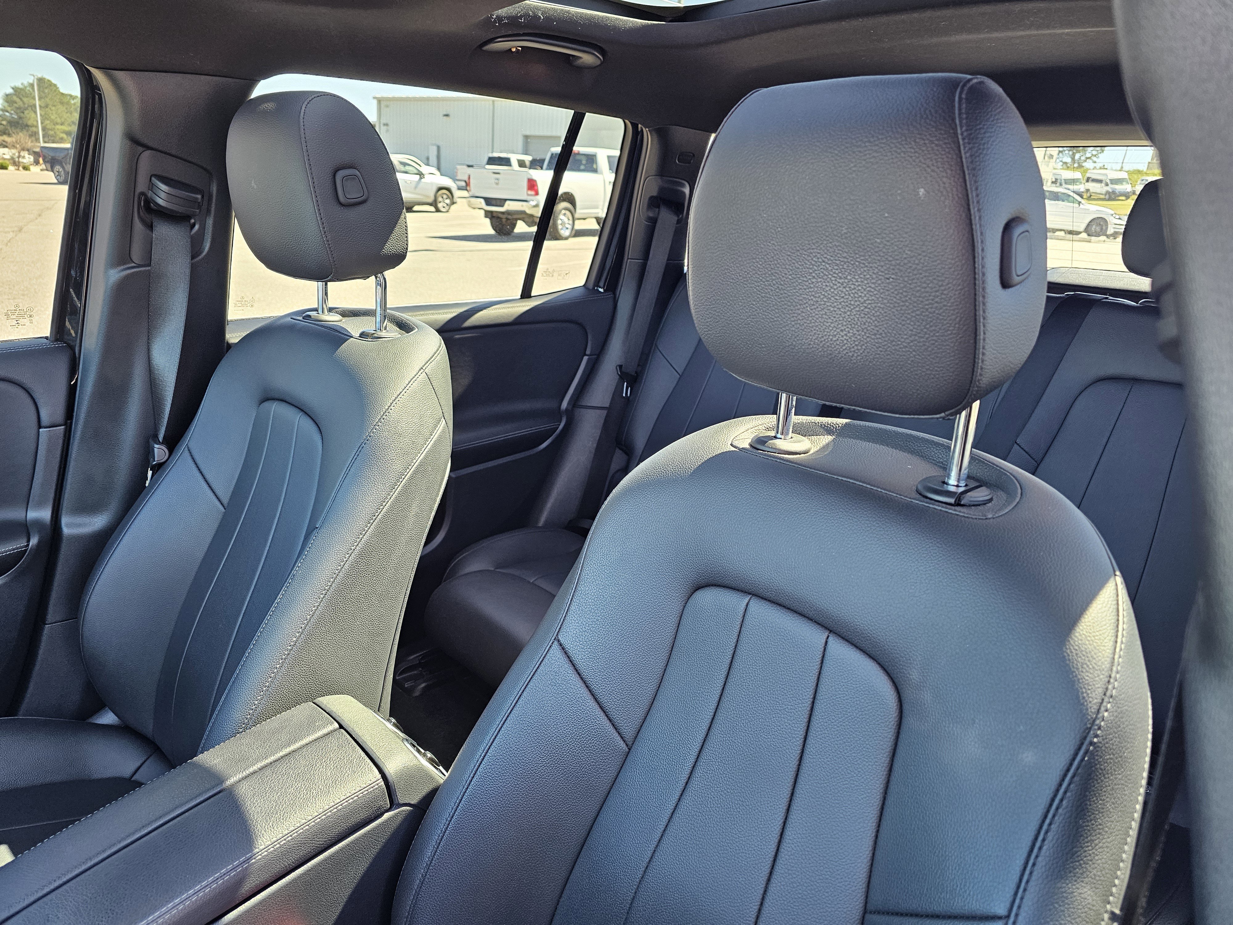 Used 2022 Mercedes-Benz GLB 250 GLB 250 SUV image 17