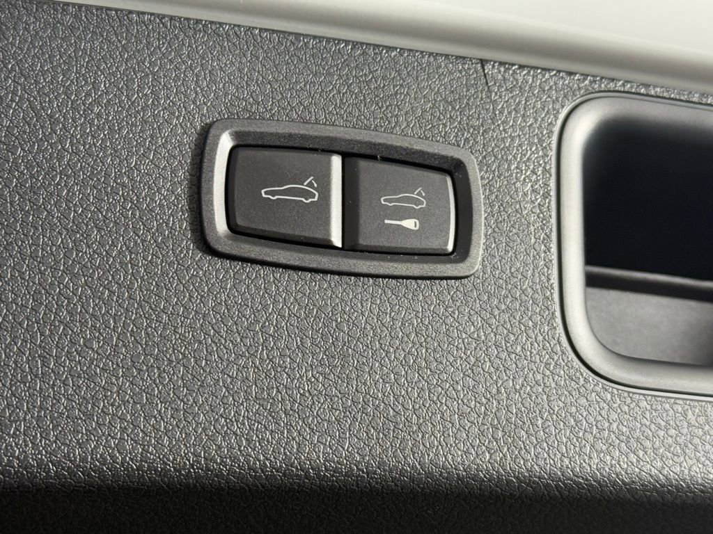 New 2026 Porsche Macan image 18