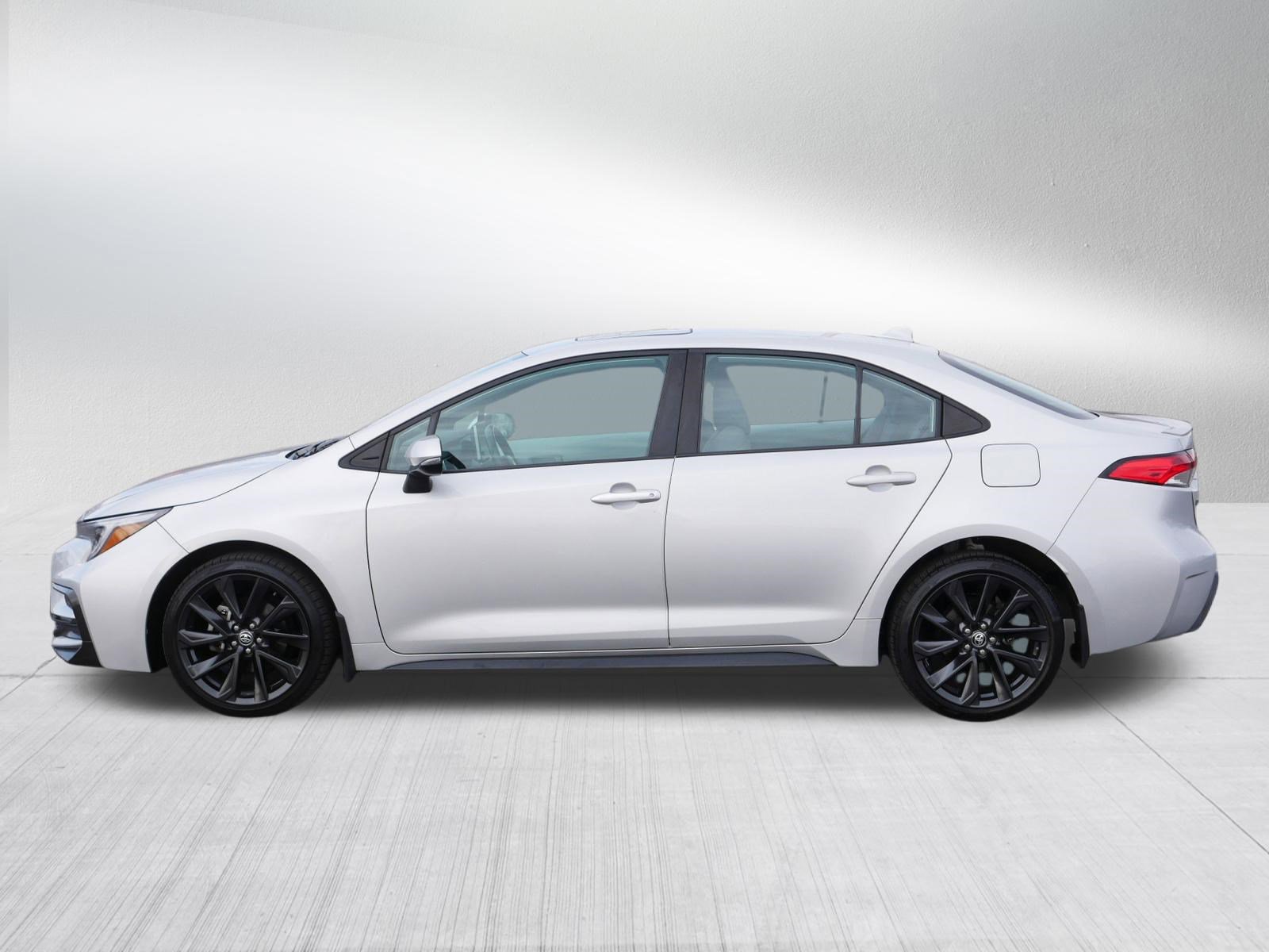 Used 2023 Toyota Corolla SE w/ SE Premium Package image 4