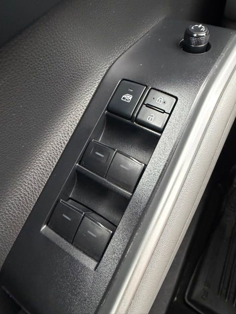 Used 2021 Toyota Highlander XLE image 17