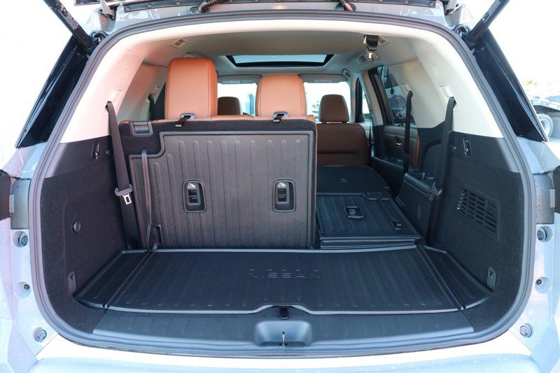 New 2025 Nissan Pathfinder Platinum w/ Cargo Package image 9