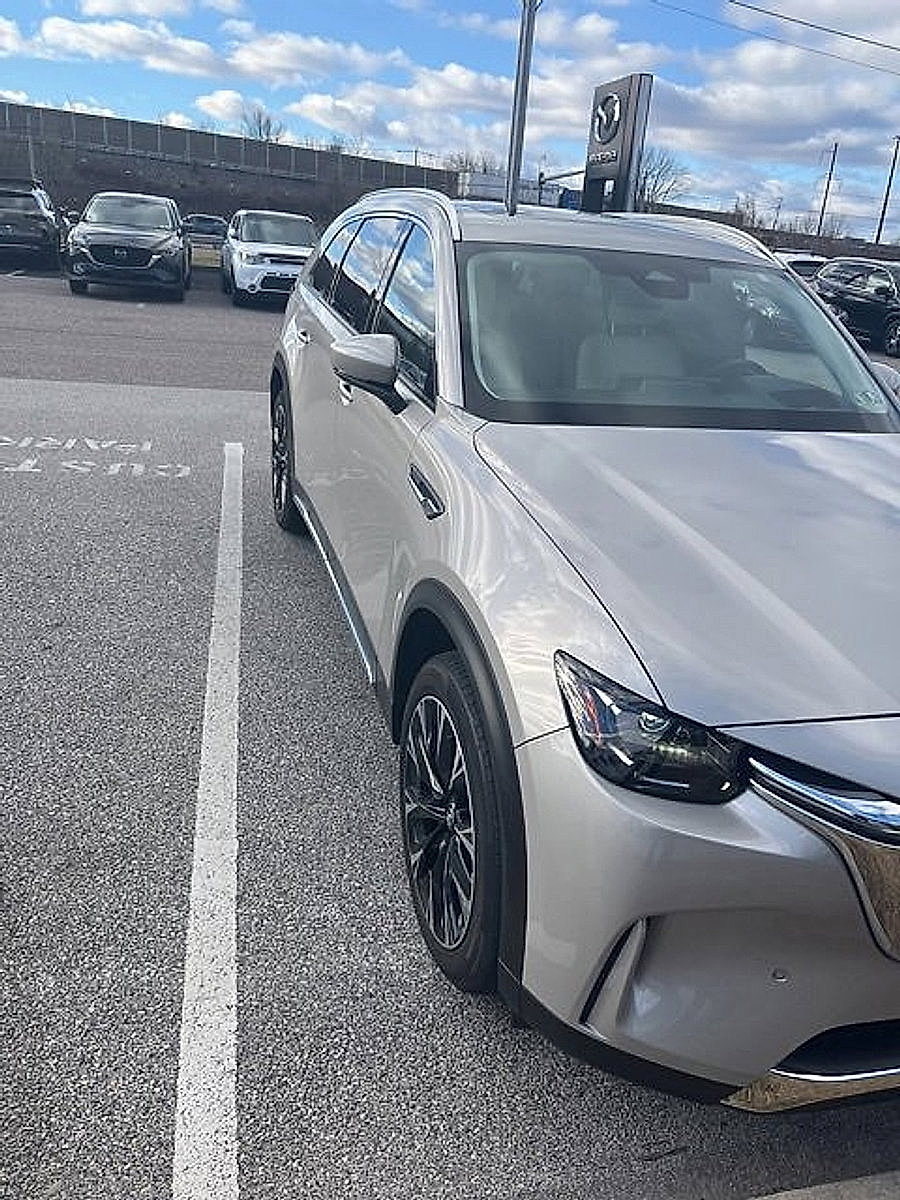 Used 2024 MAZDA CX-90 Plug-In Hybrid w/ Premium Plus image 4