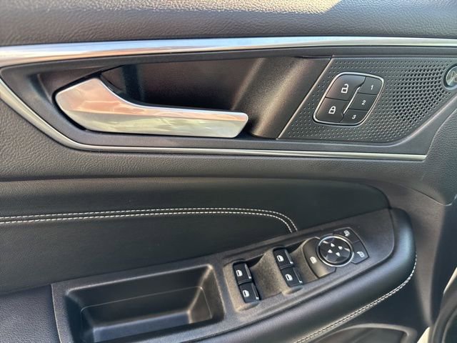 Used 2022 Ford Edge Titanium w/ Equipment Group 301A AWD/4WD image 18