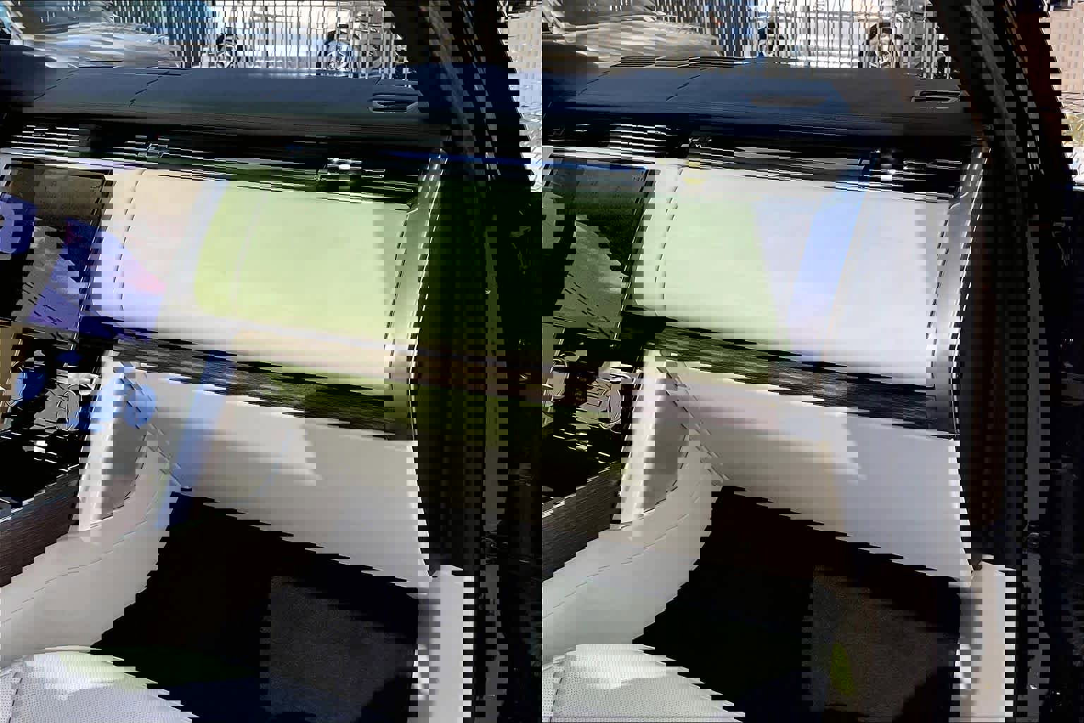 Used 2023 Land Rover Range Rover Long Wheelbase SE image 18