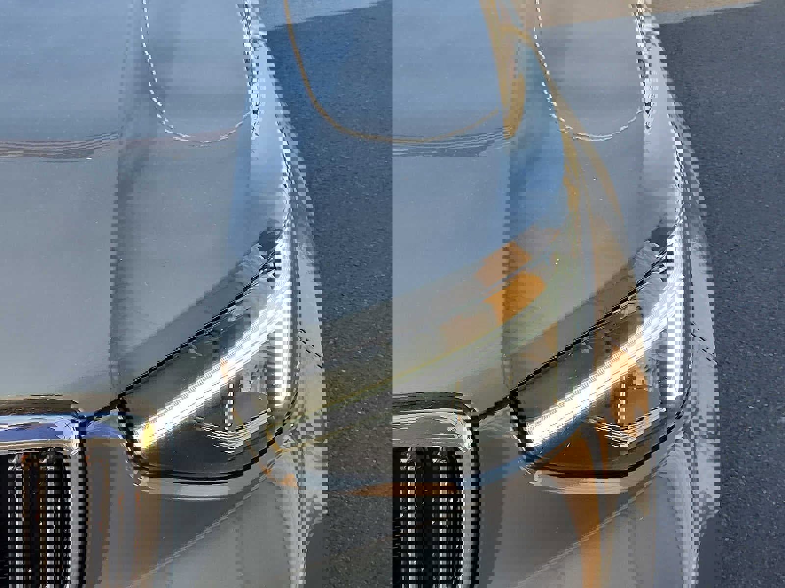 Certified 2023 Volvo XC40 B4 Plus w/ Driver Assist Package image 9