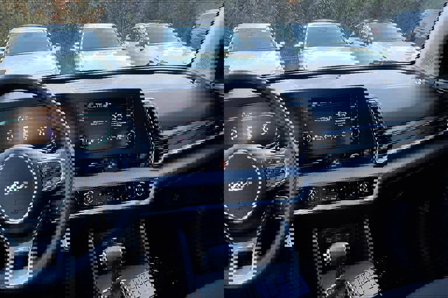 Certified 2023 Kia Sportage LX image 6