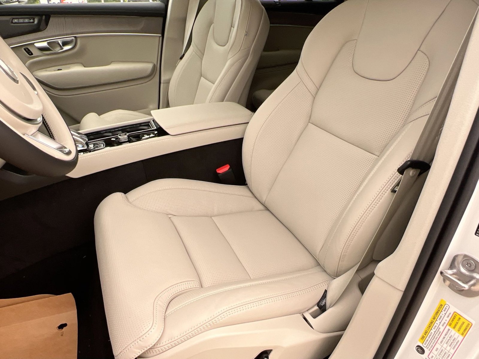 New 2026 Volvo XC90 B6 Ultra w/ Protection Package Premier image 13