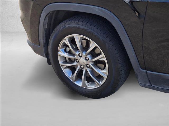 Used 2019 Jeep Cherokee Latitude Plus w/ Comfort/Convenience Group image 8
