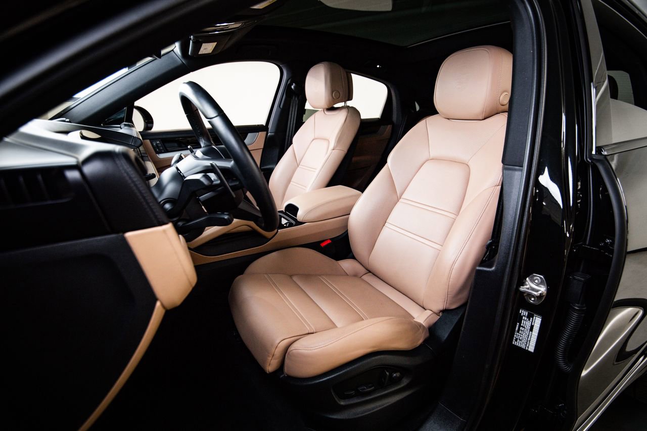 Certified 2024 Porsche Cayenne Coupe image 5