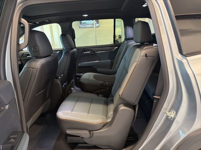 Used 2025 GMC Acadia AT4 w/ LPO, Floor Liner Package image 19