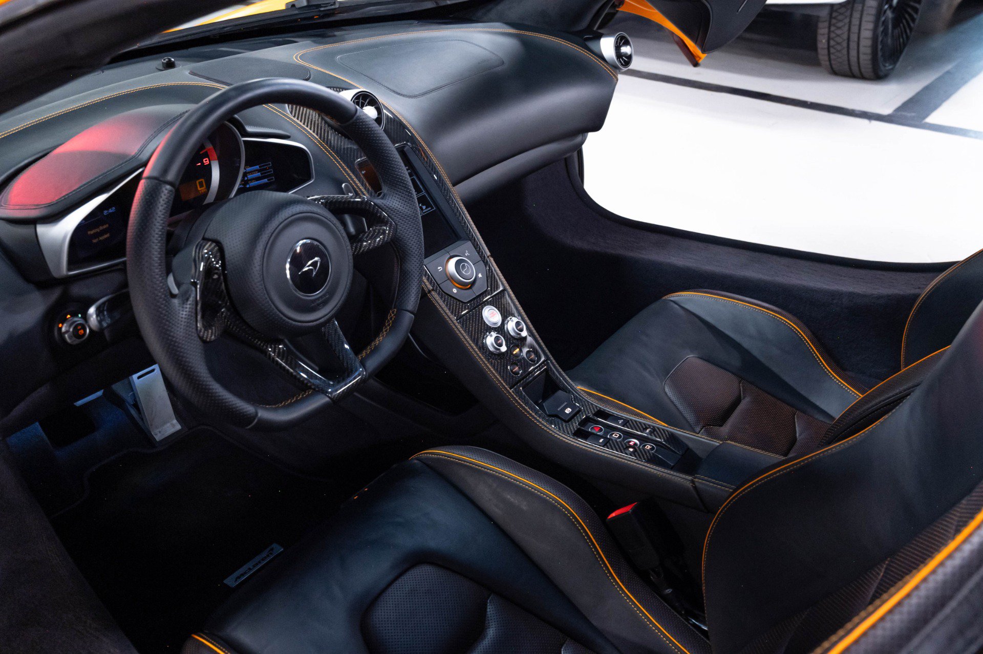 Used 2015 McLaren 650S Spider RWD image 92