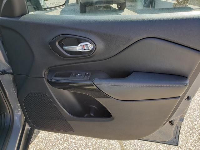 Used 2023 Jeep Cherokee Altitude Lux AWD/4WD image 19
