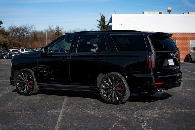 Used 2025 Cadillac Escalade V image 3