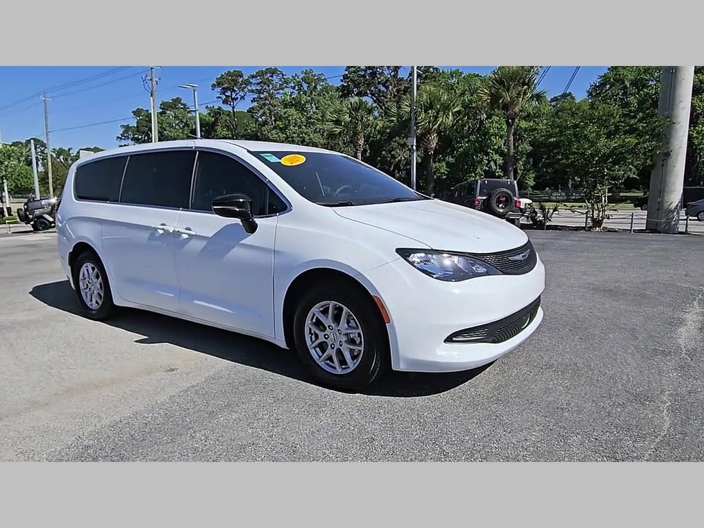 Used 2025 Chrysler Voyager LX FWD image 38