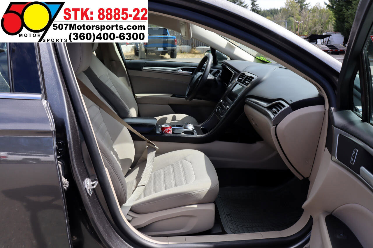 Used 2020 Ford Fusion SE image 19