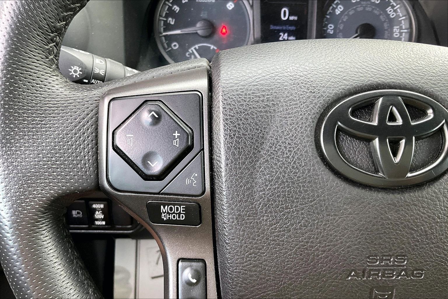 Used 2021 Toyota Tacoma TRD Off-Road w/ TRD Premium Off Road Package AWD/4WD image 10