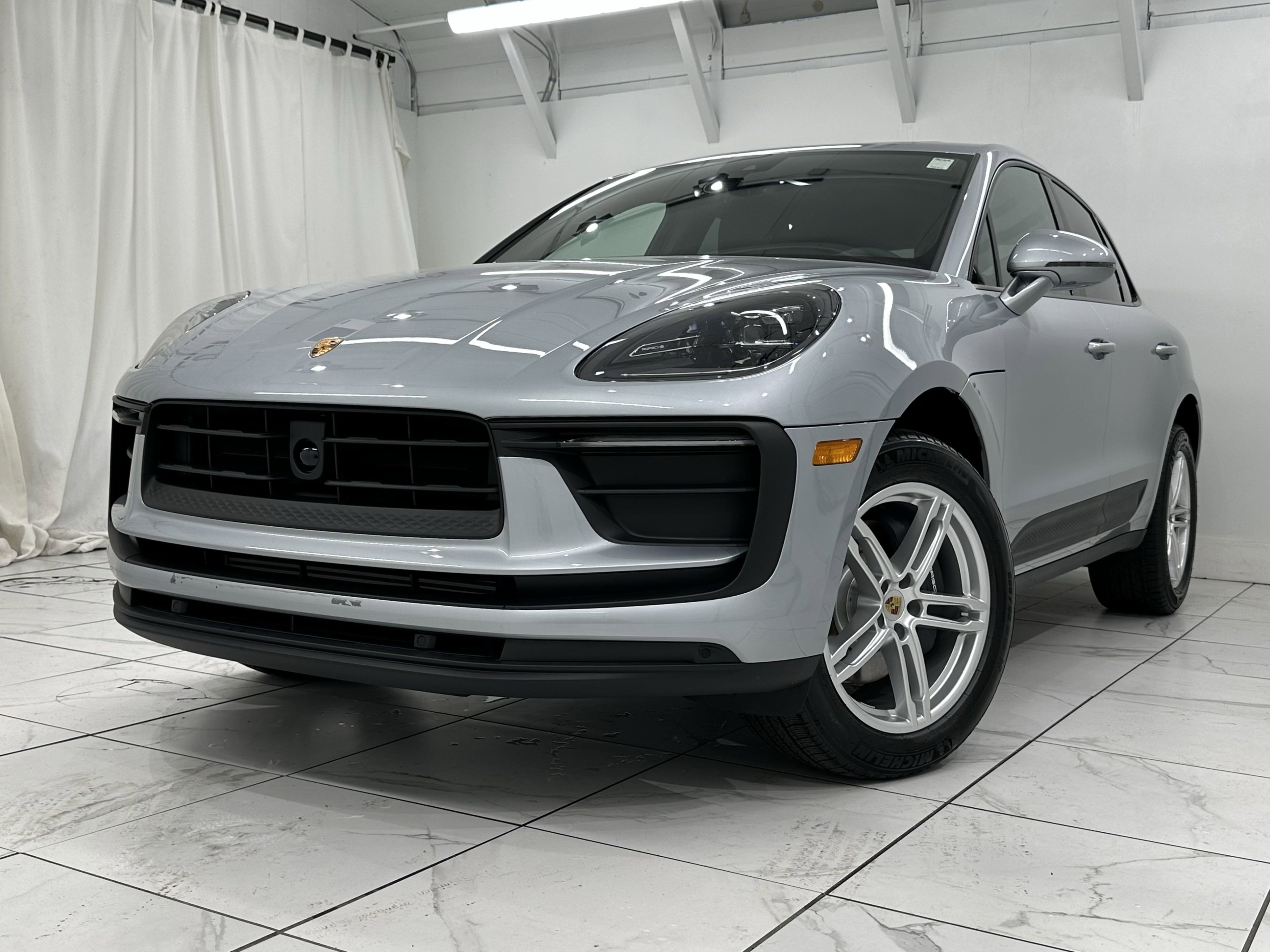 Certified 2025 Porsche Macan image 8