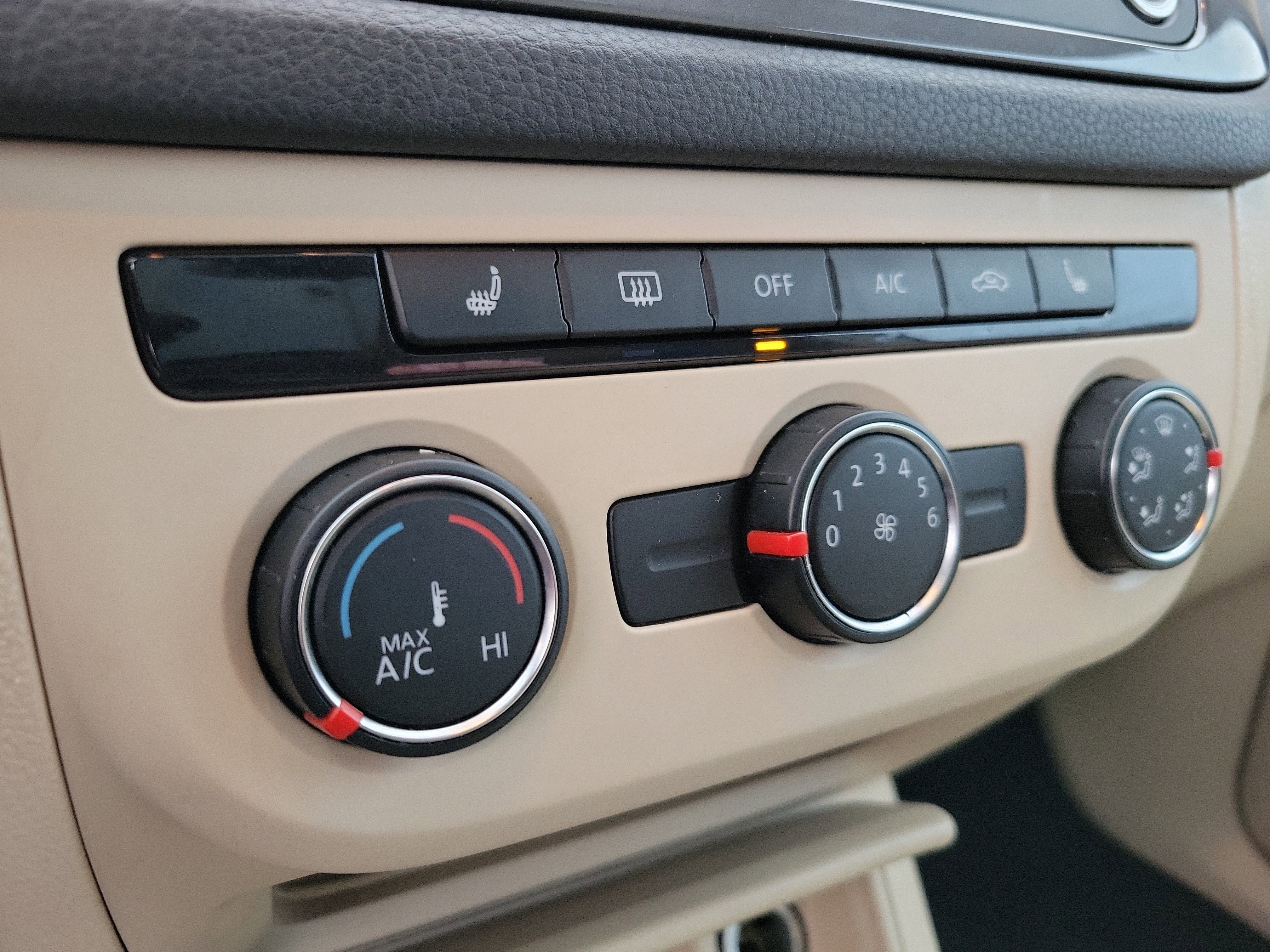 Used 2013 Volkswagen Tiguan SEL image 14